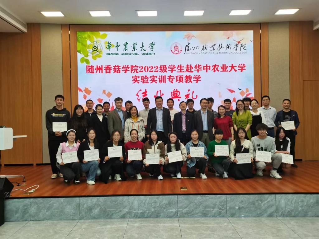 优秀学员合影